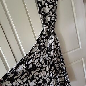 Ellen Tracy. Beautiful drape. Chic Maxi Black and White Floral Dress